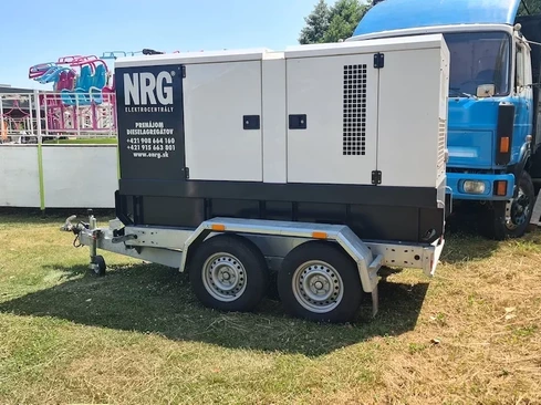 Letné festivaly: Ako zabezpečiť spoľahlivé napájanie