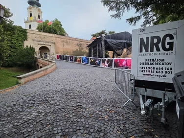 Mobilná elektrocentrála zabezpečujúca napájanie podujatia