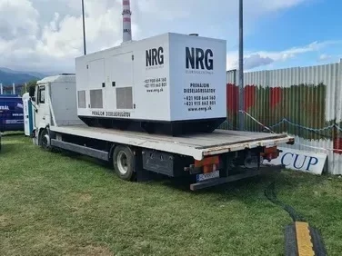 Veľkokapacitná elektrocentrála NRG na nákladnom vozidle